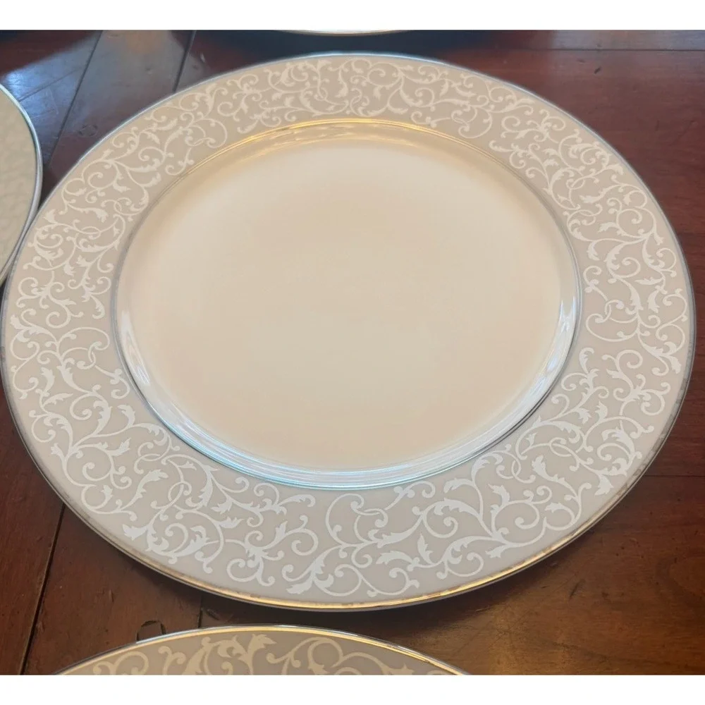 Set of 6 Mikasa Parchment Dinner Plates 10.75